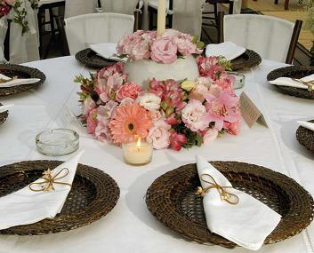 como-decorar-uma-mesa-de-casamento-facil