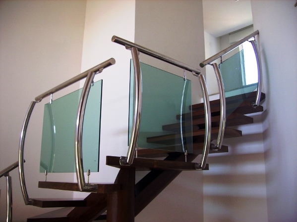 Escadas com Corrimão de Vidro modelos