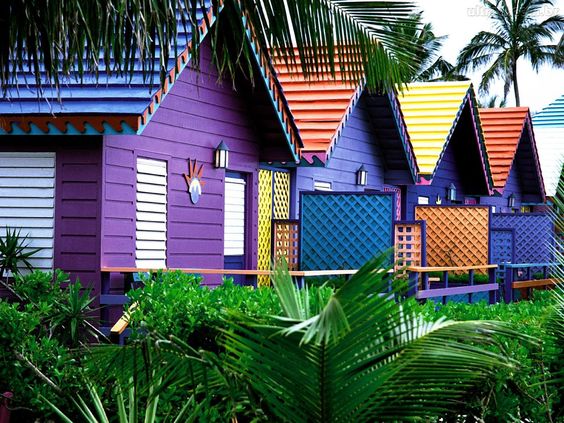 casas-coloridas-com-cores-vibrantes