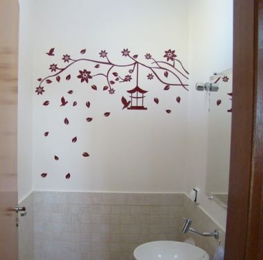 Adesivo na decoração do banheiro
