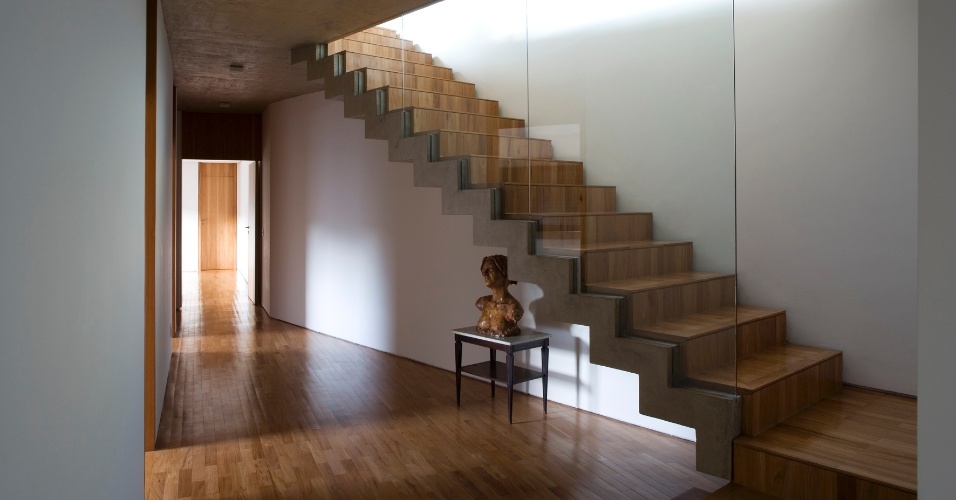 Escadas Internas de Madeira - 16 Modelos para inspirar