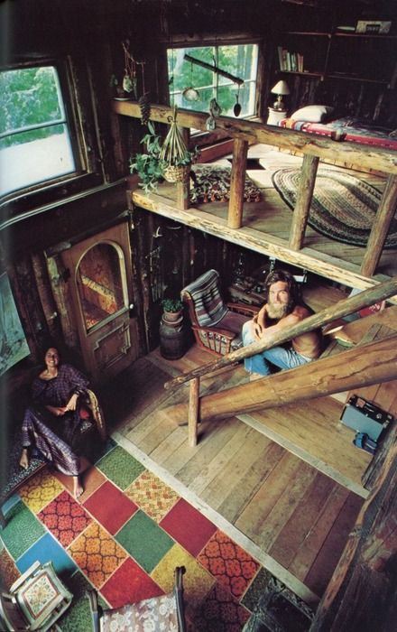 lofts com escadas de madeira