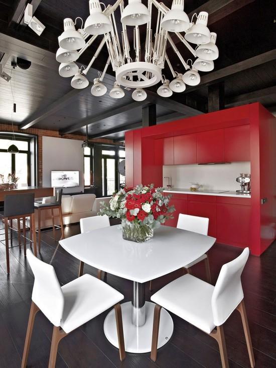 Cozinhas Vermelhas com mesas brancas